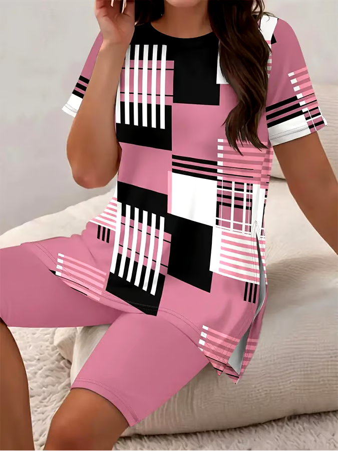 Women's Casual Round Neck Contrast Printed Short Sleeve T-Shirt Shorts Set Women's Casual Round Neck Contrast Printed Short Sleeve T-Shirt Shorts Set